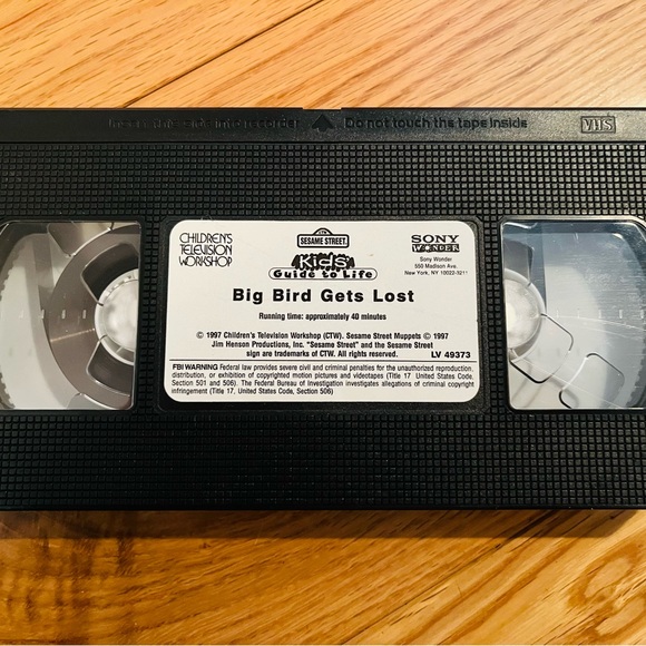 Sesame Street “Big Bird Gets Lost” VHS tape - Picture 10 of 11